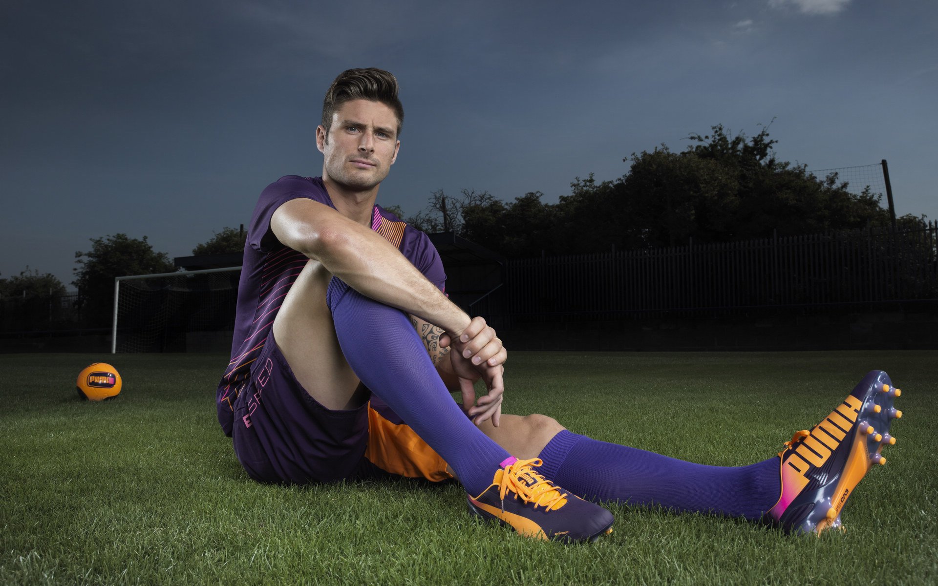 米兰体育在线下载-远射“惊天一击”：那些划破夜空的欧冠佳作