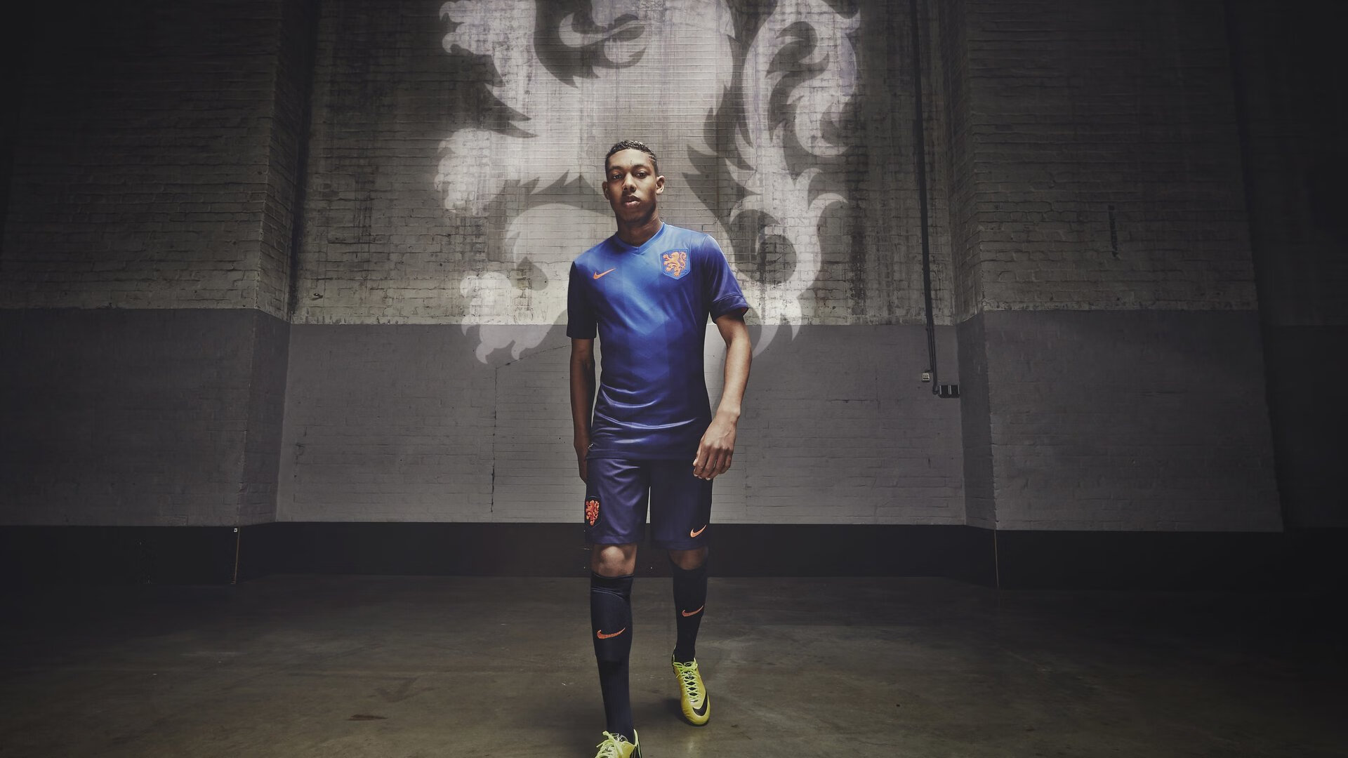 阿根廷骑手何塞·玛丽亚·拉罗卡在巴黎奥运会上夺得个人障碍赛银牌，创造历史。